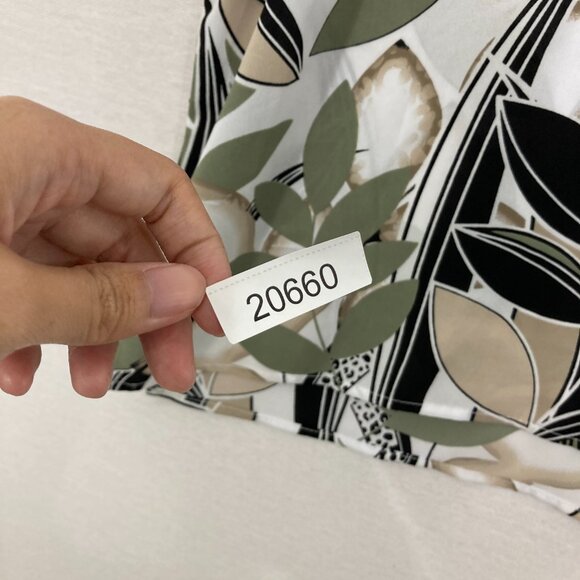 New Investments Large Black White Leaf Print V Neck Stretch Knit Button Up Tunic - Picture 11 of 11